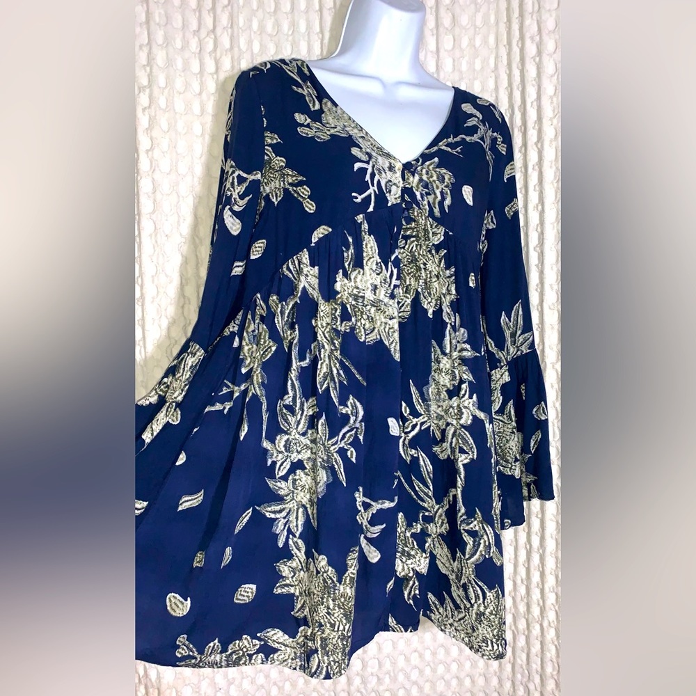 • Entro Long Flare Sleeve, Navy & White Floral Patterned Boho Style Mini Dress • - Picture 2 of 6